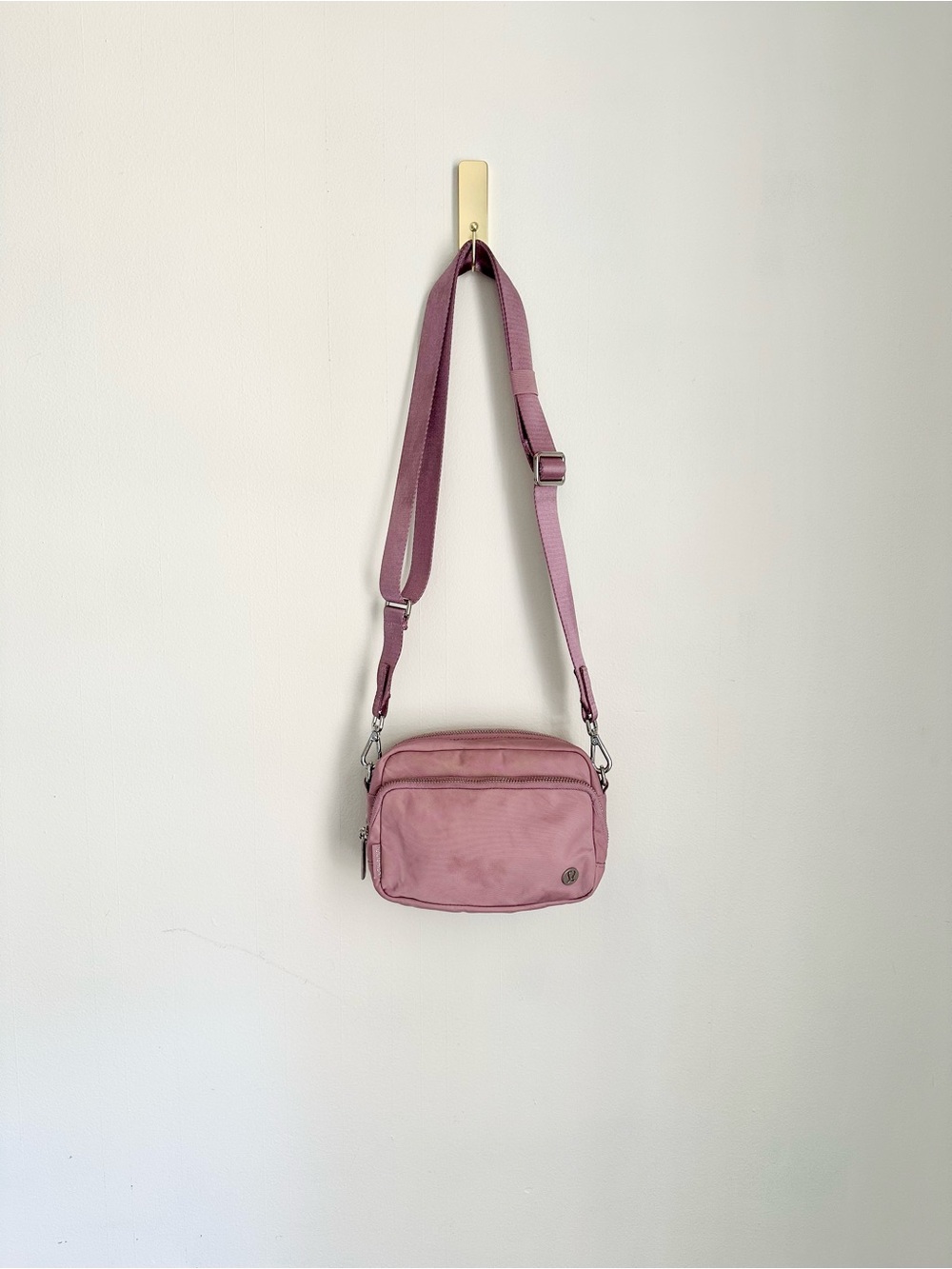 Lululemon Everywhere Crossbody Bag 2L Rose Blush Adjustable Belt Bag - Picture 3 of 6